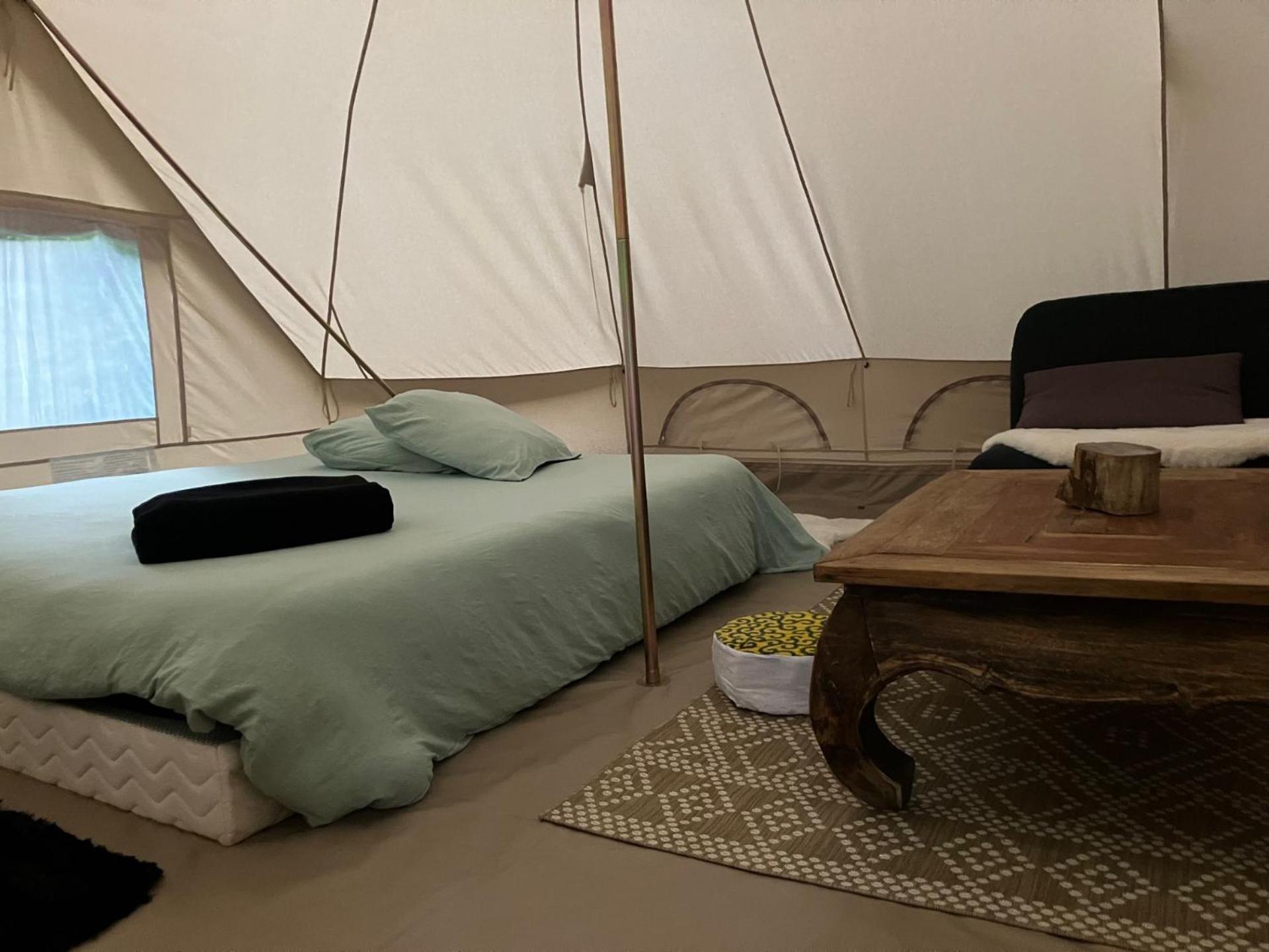 Grande Tente Tipi En Pleine Foret Burzet Exterior foto